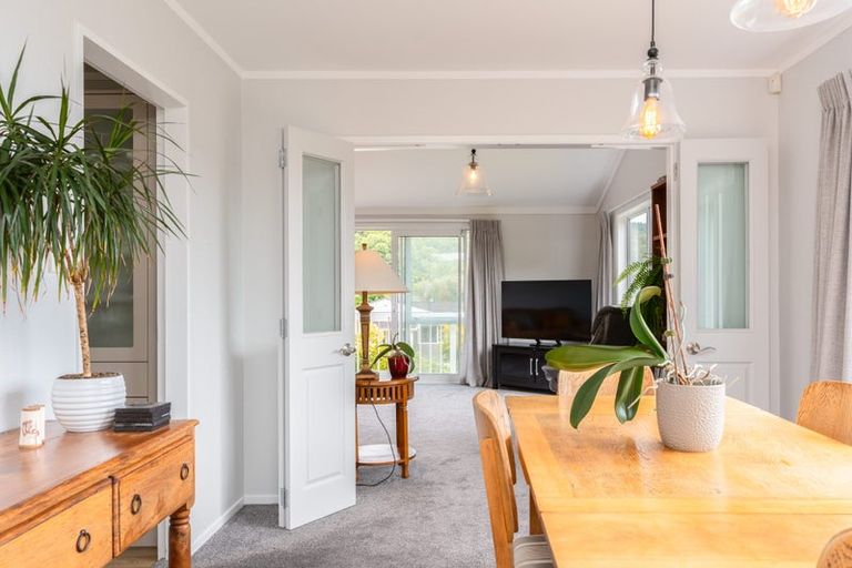 Photo of property in 18 Greyfriars Crescent, Tawa, Wellington, 5028