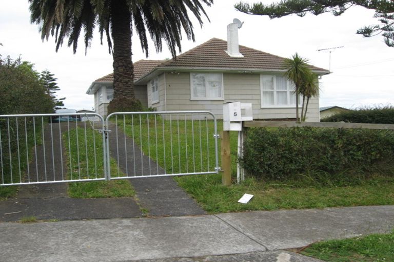 Photo of property in 5 Farnborough Crescent, Mangere, Auckland, 2022