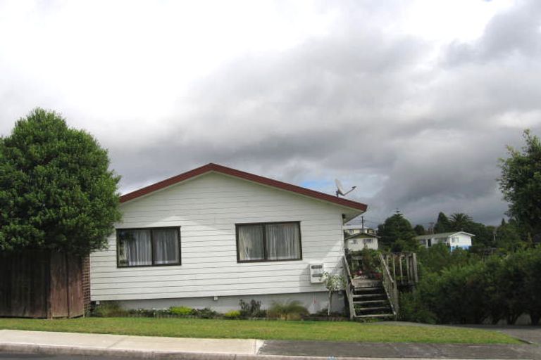 Photo of property in 32 Sungrove Rise, Sunnyvale, Auckland, 0612