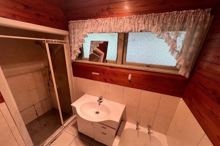 Photo of property in 29 Awaroa Road, Sunnyvale, Auckland, 0612