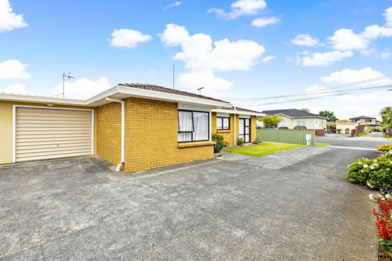 Photo of property in 1/87 Victoria Road, Papatoetoe, Auckland, 2025