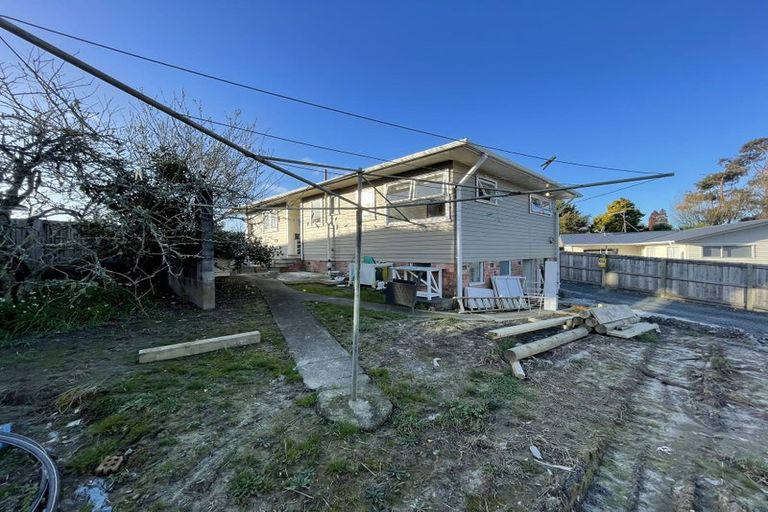 Photo of property in 15 La Rosa Street, Green Bay, Auckland, 0604