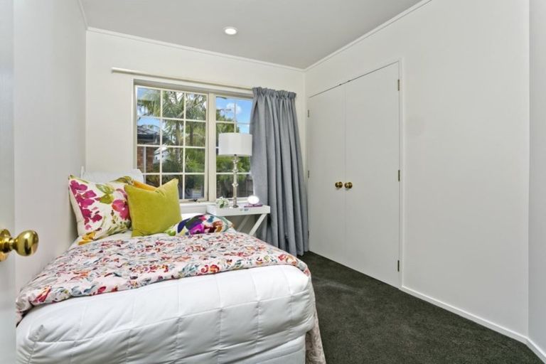 Photo of property in 4 Bundoran Way, Pinehill, Auckland, 0632