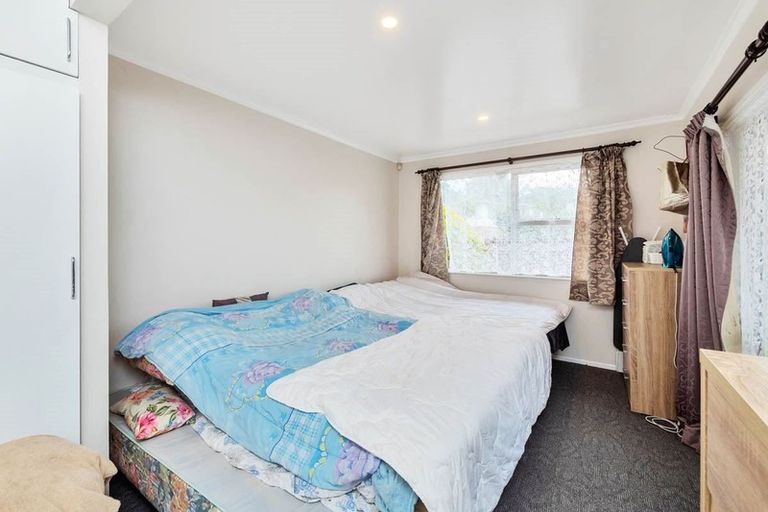 Photo of property in 24 Finlow Drive, Te Atatu South, Auckland, 0610