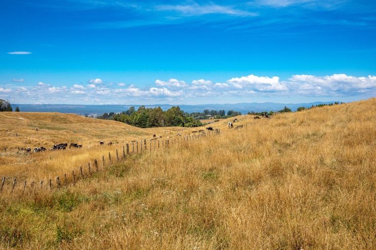 Photo of property in 100 Loch Views Road, Acacia Bay, Taupo, 3385