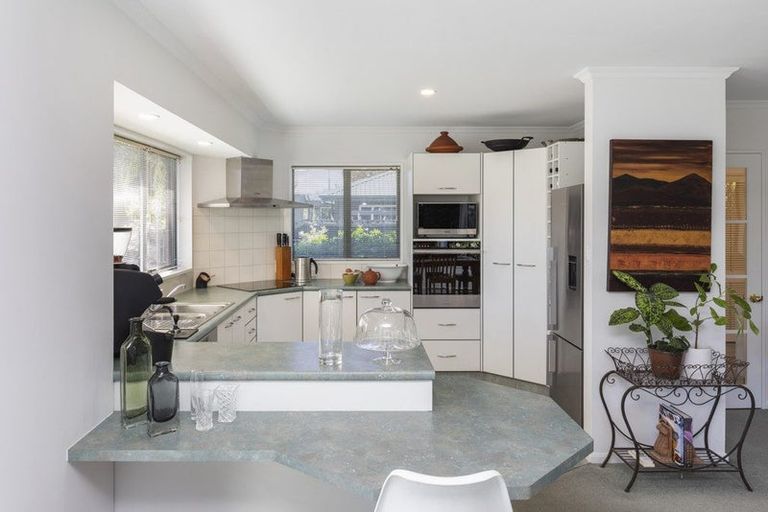 Photo of property in 6 Berkshire Drive, Avonhead, Christchurch, 8042