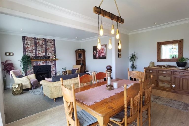 Photo of property in 172 Mellons Bay Road, Mellons Bay, Auckland, 2014