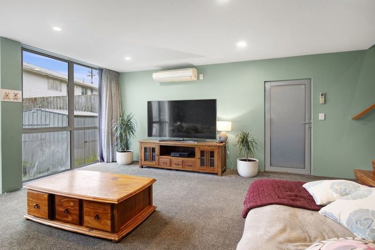 Photo of property in 25a Bell Street, Tawa, Wellington, 5028