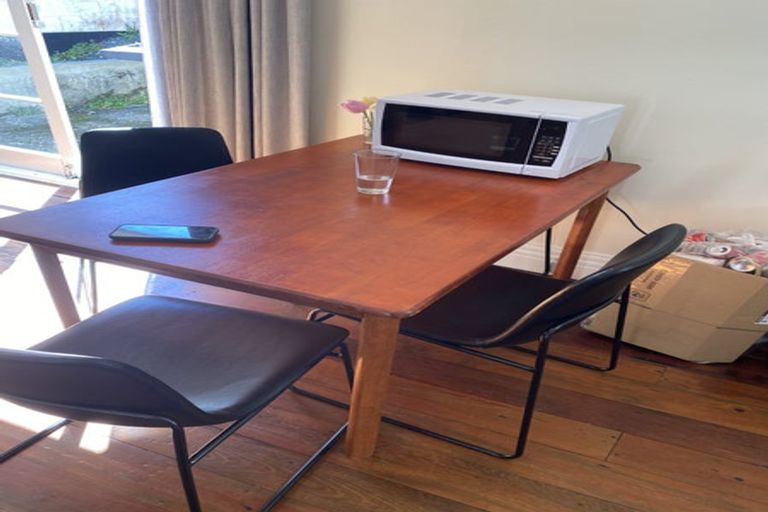 Photo of property in 9 Rixon Grove, Mount Victoria, Wellington, 6011