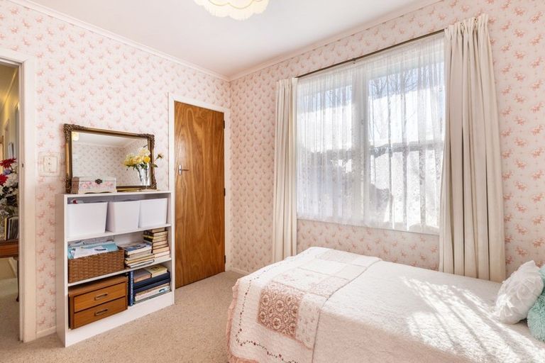 Photo of property in 12 Titoki Avenue, Waipahihi, Taupo, 3330