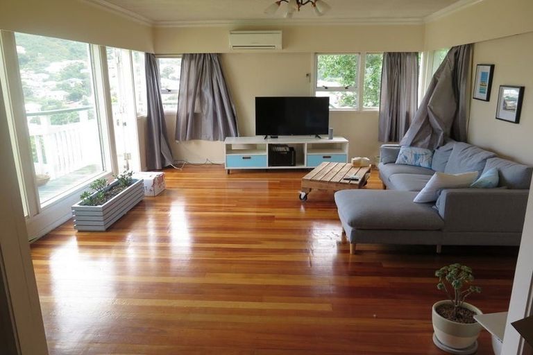 Photo of property in 28 Melbourne Road, Island Bay, Wellington, 6023