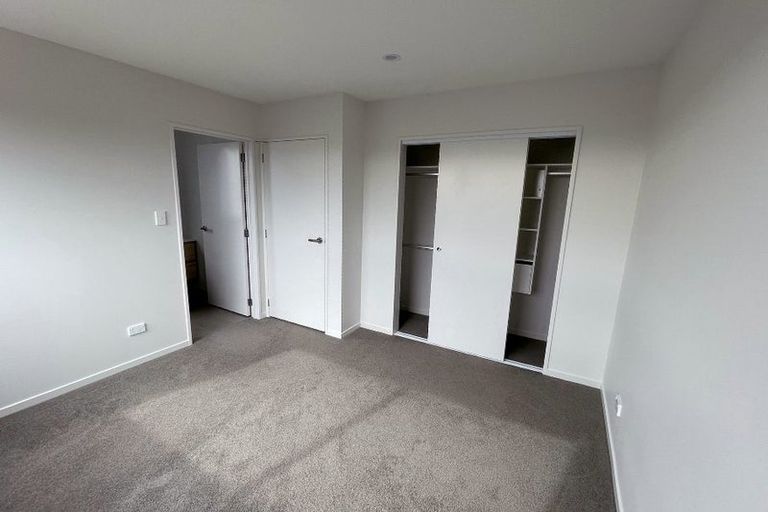 Photo of property in 2/8 Chivalry Road, Glenfield, Auckland, 0629