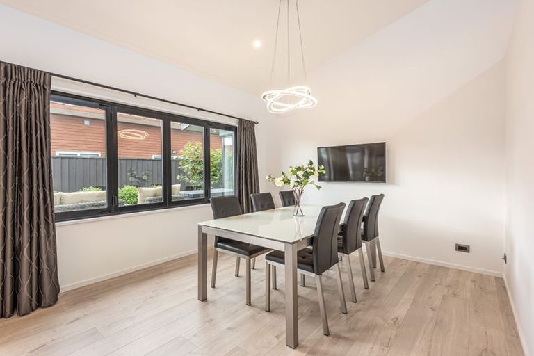 Photo of property in 14 Willowview Drive, Redwood, Christchurch, 8051