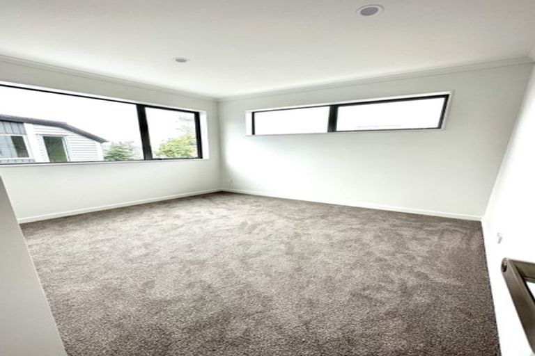 Photo of property in 8/11 Celeste Place, Totara Vale, Auckland, 0627
