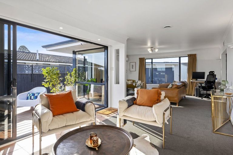 Photo of property in 320 Main North Road, Redwood, Christchurch, 8051