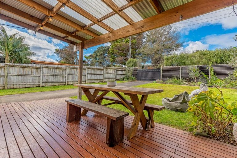Photo of property in 10 Marie Crescent, Te Atatu South, Auckland, 0610
