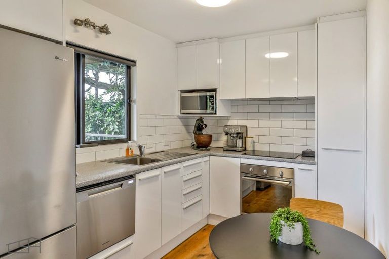 Photo of property in 64 Otitori Bay Road, Titirangi, Auckland, 0604