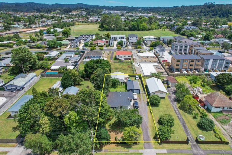 Photo of property in 1/11 Ranui Station Road, Ranui, Auckland, 0612