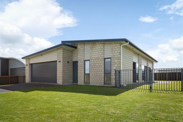 Photo of property in 16 Surfers Avenue, Waihi Beach, 3611
