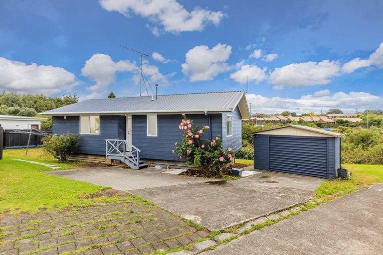 Photo of property in 2/21 Kitewao Street, Northcote, Auckland, 0627