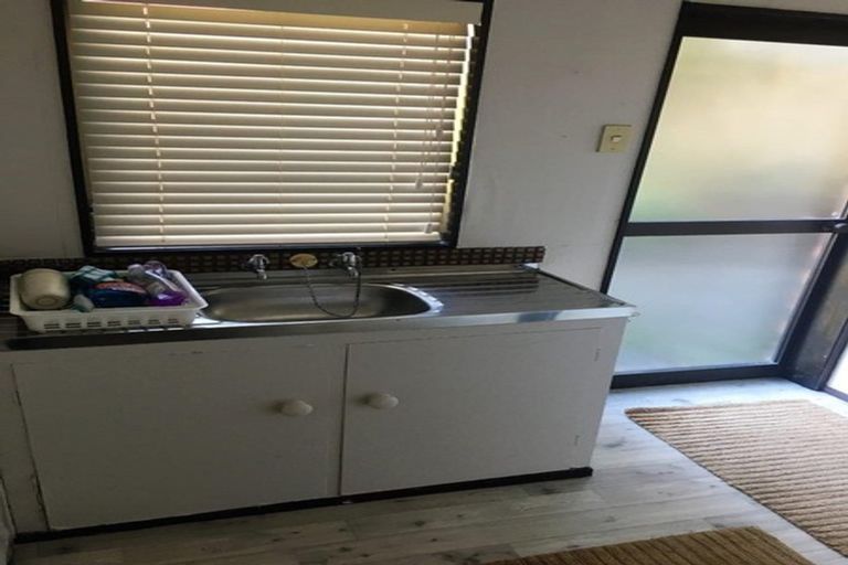 Photo of property in 2 Yarra Place, Botany Downs, Auckland, 2010