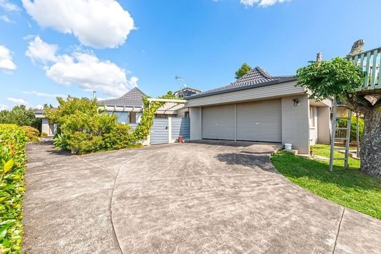 Photo of property in 11 View Road, Shelly Park, Auckland, 2014
