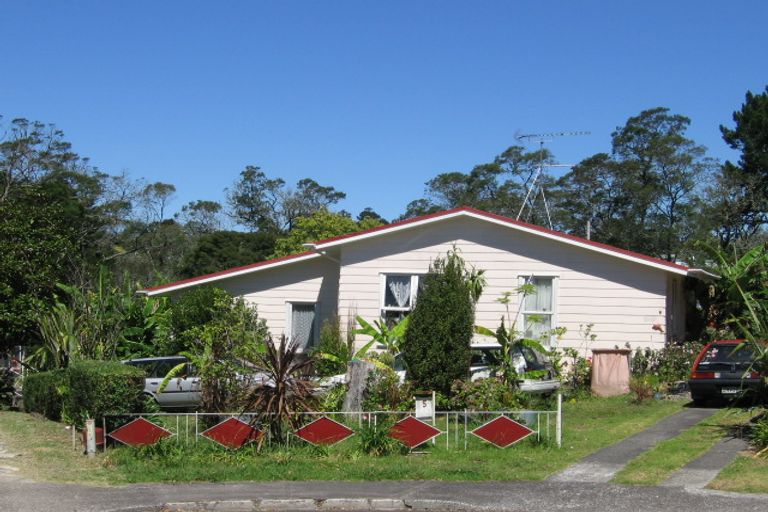 Photo of property in 5 Mirage Place, Beach Haven, Auckland, 0626