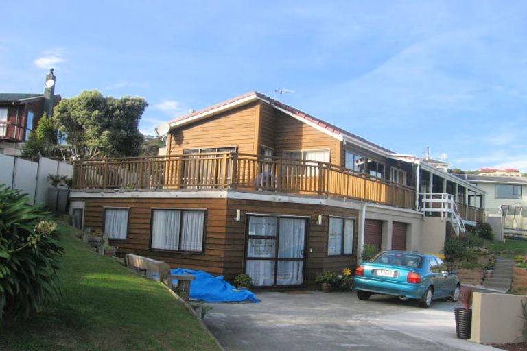 Photo of property in 30 Kinloch Place, Papakowhai, Porirua, 5024