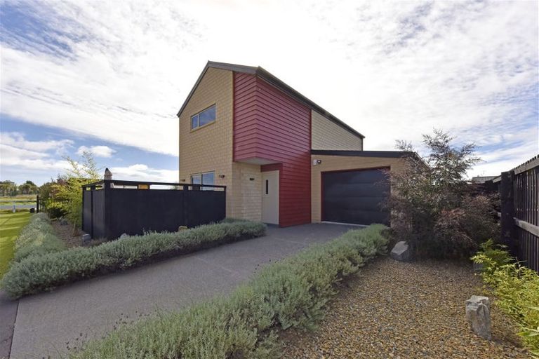 Photo of property in 18 Kahukura Road, Broomfield, Christchurch, 8042
