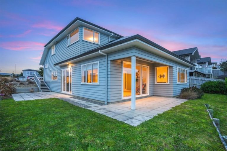 Photo of property in 135 Endeavour Drive, Whitby, Porirua, 5024