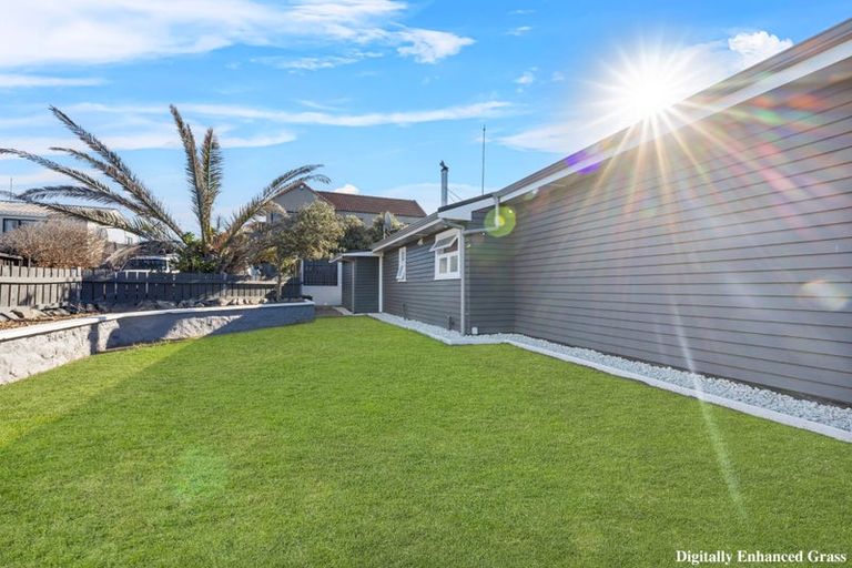 Photo of property in 19 Marine Parade, North New Brighton, Christchurch, 8083