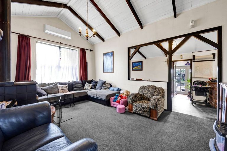 Photo of property in 150 Wirihana Road, Hawera, 4674