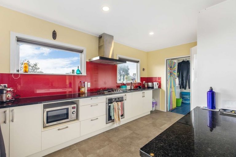 Photo of property in 1/10 Bishop Street, Green Bay, Auckland, 0604
