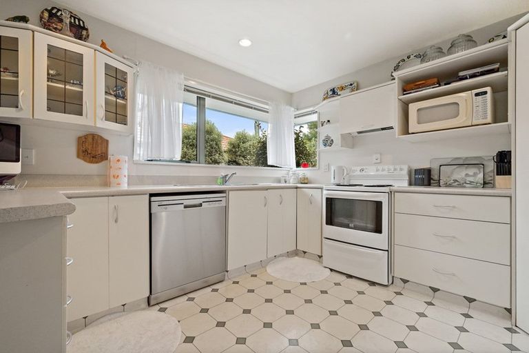 Photo of property in 25 Farquhars Road, Redwood, Christchurch, 8051