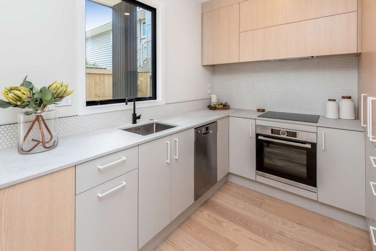 Photo of property in 5a Janet Street, Sunnyhills, Auckland, 2010