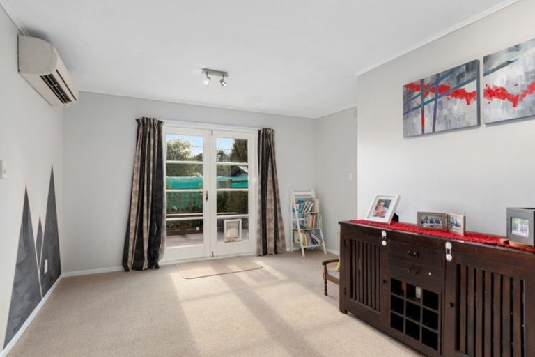 Photo of property in 5 Elmslie Road, Pinehaven, Upper Hutt, 5019