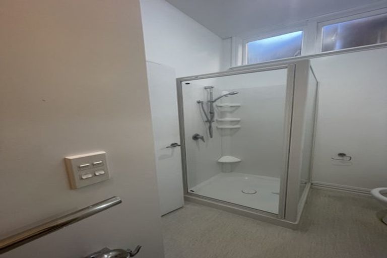 Photo of property in 152 Kelburn Parade, Kelburn, Wellington, 6012