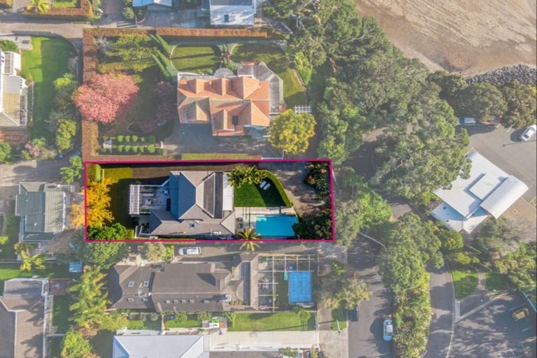 Photo of property in 32 Raymond Street, Point Chevalier, Auckland, 1022