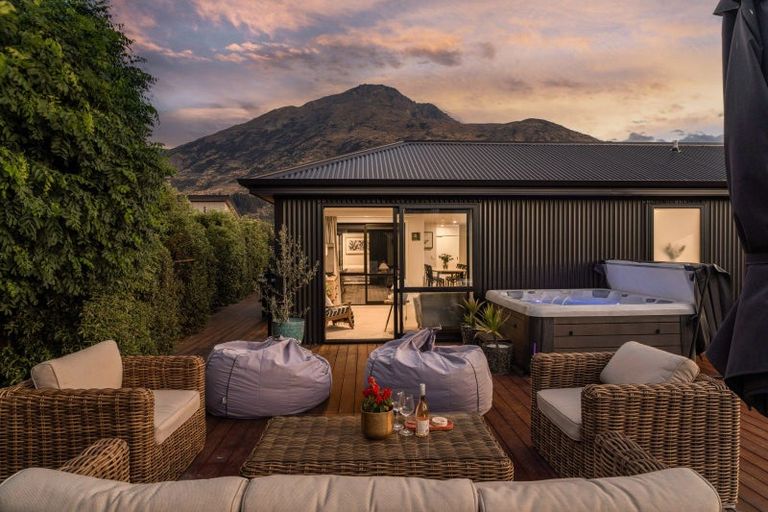 Photo of property in 10 Chadlington Way, Lower Shotover, Queenstown, 9304