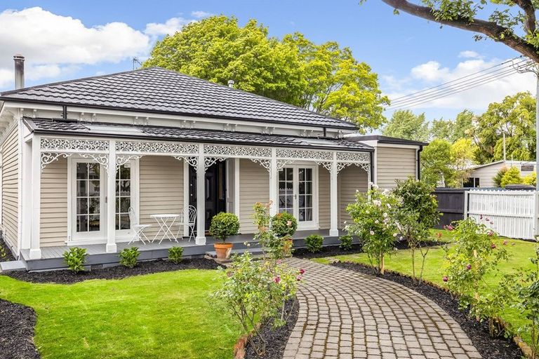 Photo of property in 100 Blighs Road, Strowan, Christchurch, 8052