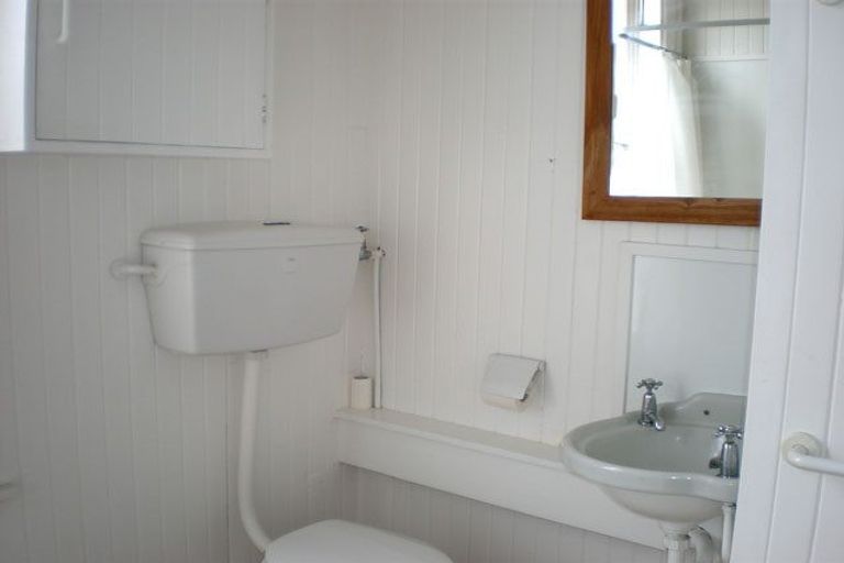 Photo of property in 15 Kenwyn Terrace, Newtown, Wellington, 6021