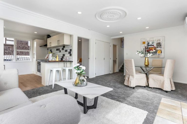 Photo of property in 2/4202a Great North Road, Glendene, Auckland, 0602