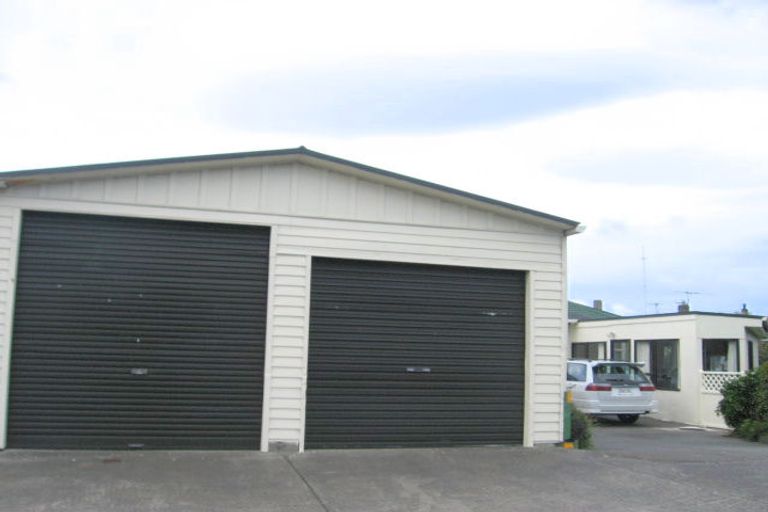 Photo of property in 2 Cambridge Street, Tawa, Wellington, 5028