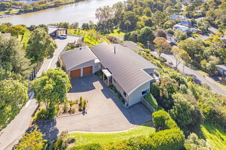 Photo of property in 1 Shakespeare Road, Bastia Hill, Whanganui, 4500