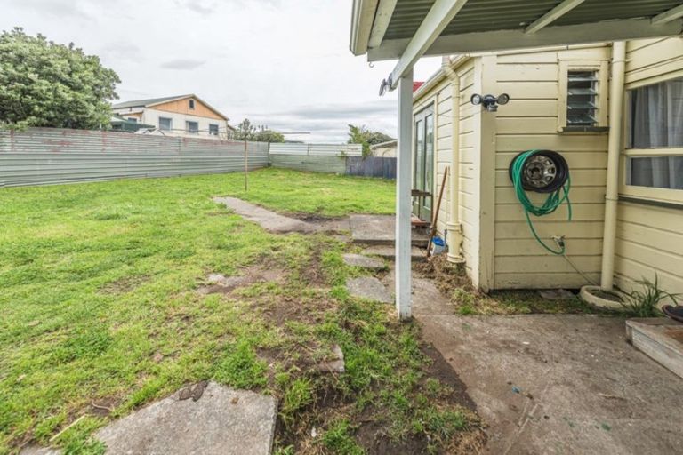 Photo of property in 4 Ashton Terrace, Castlecliff, Whanganui, 4501