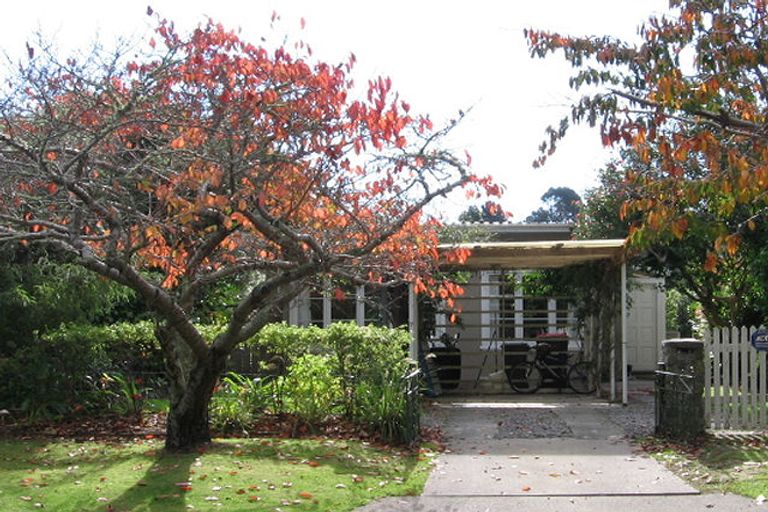 Photo of property in 63 Puriri Road, Waikanae, 5036