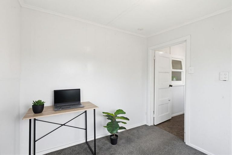 Photo of property in 4 Ashton Terrace, Castlecliff, Whanganui, 4501