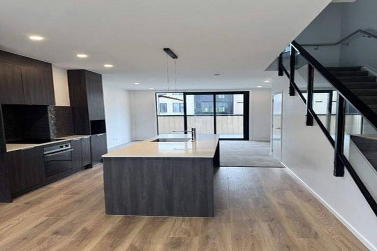 Photo of property in 9/19 Windlass Street, Long Bay, Auckland, 0630