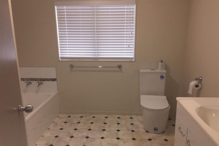 Photo of property in 110b Mcleod Road, Te Atatu South, Auckland, 0610