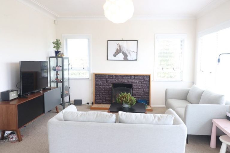 Photo of property in 1/114 Coronation Road, Hillcrest, Auckland, 0627